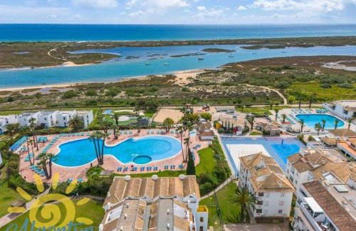Cabanas House | Golden Seaside Villa - Acesso Praia e Piscina Incluído