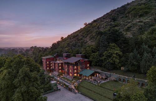 Sonwar Bagh Hotel | Golden Tulip Srinagar