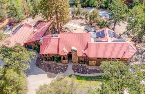 Oakhurst House | Goldside Mansion w/sleeping for 20 and tons of fun