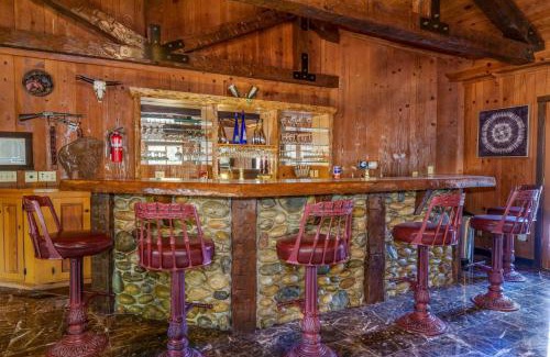 Oakhurst House | Goldside Mansion w/sleeping for 20 and tons of fun