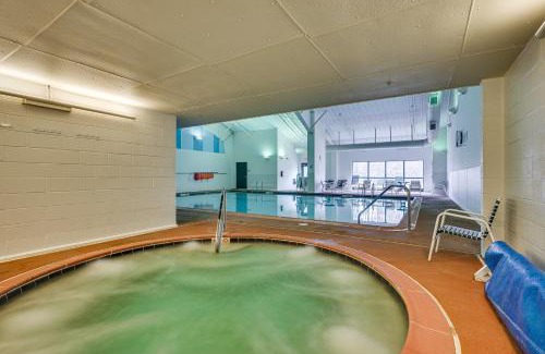 The Woods House | Golf and Hike Home with Resort Perks in Hedgesville