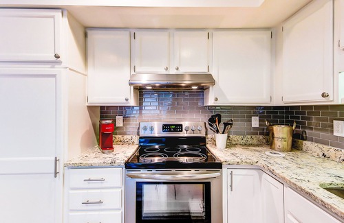 Spinnaker Beachhouses Villa | Golf-and-sea villa within walking distance of beach + resort amenities