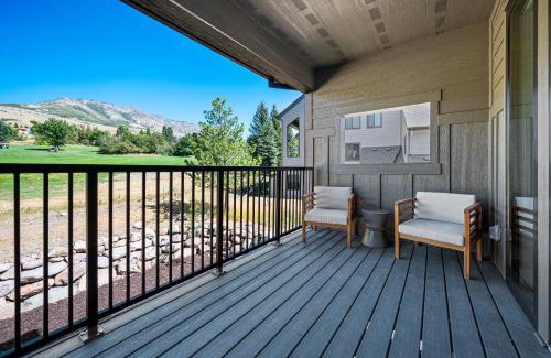 Eden House | Golf and Ski Haven in Eden on Golf Course Pt C208