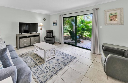 Miramar Beach Cottage | Golf Course 92b 2 Bedroom Condo by Redawning