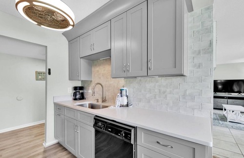 Miramar Beach Cottage | Golf Course 92b 2 Bedroom Condo by Redawning