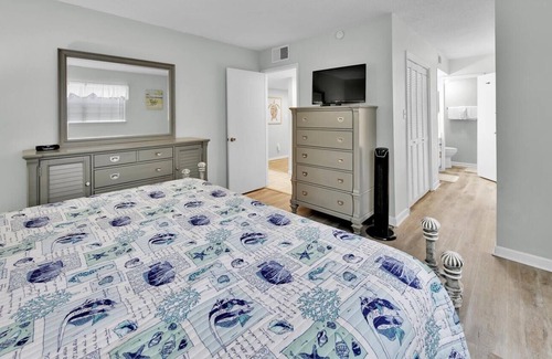 Miramar Beach Cottage | Golf Course 92b 2 Bedroom Condo by Redawning