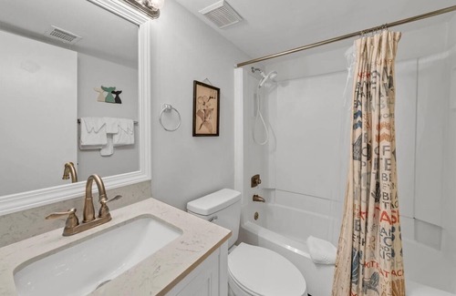Miramar Beach Cottage | Golf Course 93d 3 Bedroom Condo by Redawning