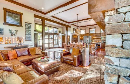 Cle Elum House | Golf Getaway with Hot Tub, Course Views in Cle Elum!