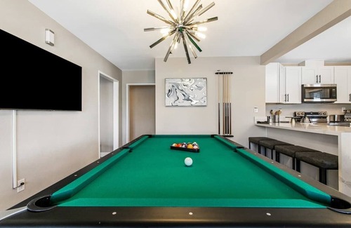 Townsite House | Golf, Hot Tub, Pool Table - Remodeled 3BR LV Home