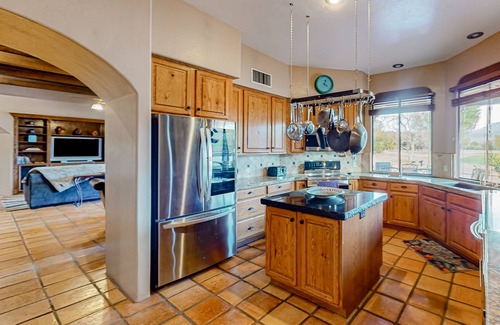 Tanque Verde House | Golf & mountain view desert home with shared pool and gym - dog-friendly