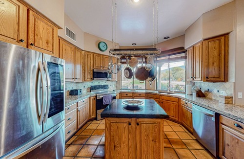 Tanque Verde House | Golf & mountain view desert home with shared pool and gym - dog-friendly