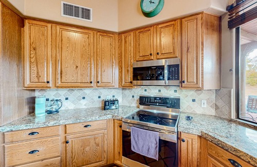 Tanque Verde House | Golf & mountain view desert home with shared pool and gym - dog-friendly