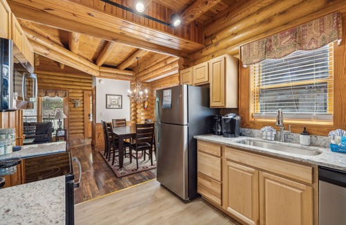 Pigeon Forge Cabin | Golf View 2 Bedroom Cabin by RedAwning