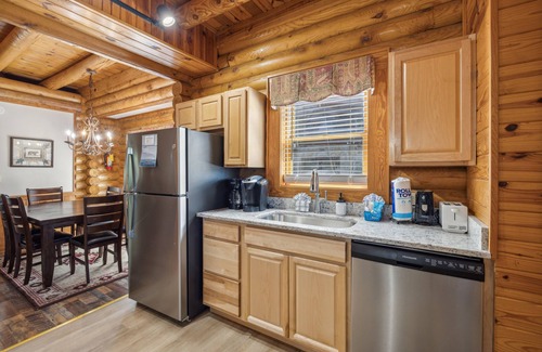 Pigeon Forge Cabin | Golf View 2 Bedroom Cabin by RedAwning