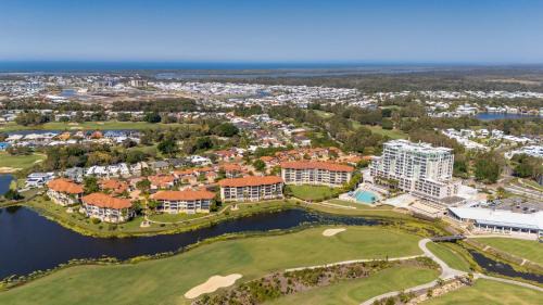 Pelican Waters Apartment | Golfer's Paradise - Pelican Waters