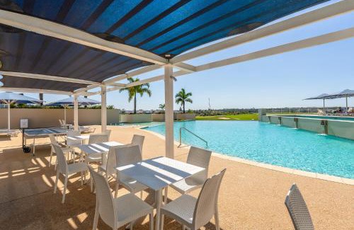 Pelican Waters Apartment | Golfer's Paradise - Pelican Waters