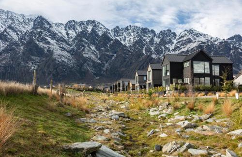Kawarau Falls House | Golfers and Skiers Retreat - Jacks Point Home