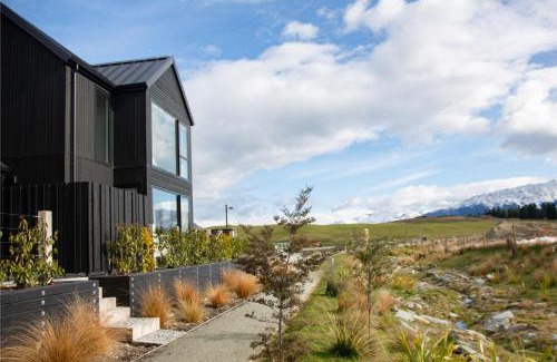 Kawarau Falls House | Golfers and Skiers Retreat - Jacks Point Home