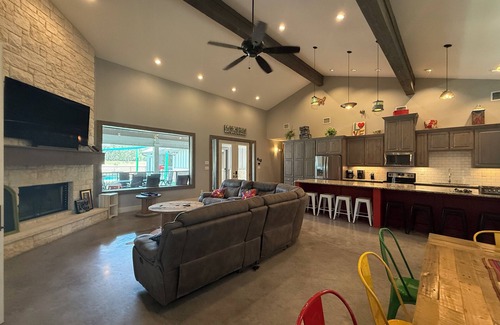 Sabinal House | Golfers paradise minutes away from the Frio River!