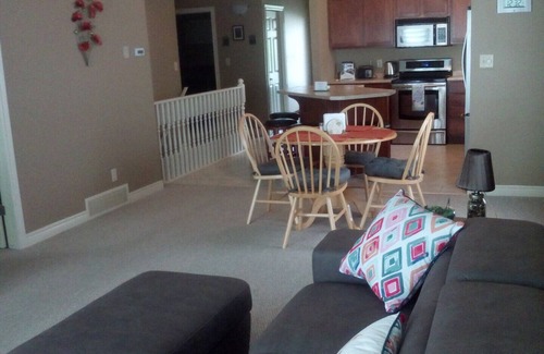Kingsville House | "Golfview Garden Getaway" relax, wine route, golf course, beaches.