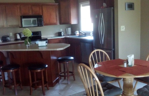 Kingsville House | "Golfview Garden Getaway" relax, wine route, golf course, beaches.