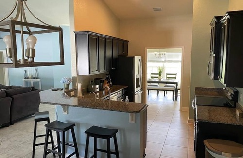 North Port House | Gone Coastal! Large heated pool home 30 min from beaches