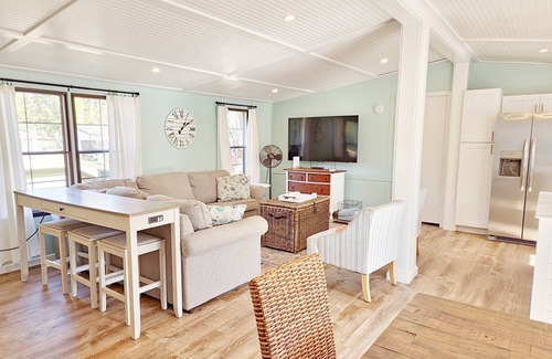 Sunset Beach House | "Gone Coastal" - Renovated home close to beach, golf, fishing, and Calabash.