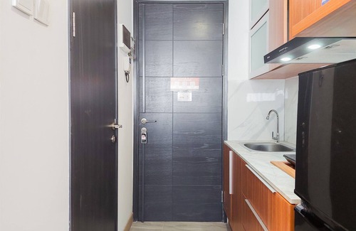 Pinang Apartment | Good And Homey Studio At Collins Boulevard Apartment