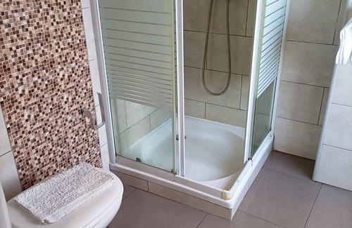 Lagos City Center House | Good Vibes - Lagos Guest House