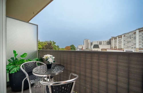 Joinville-le-Pont Apartment | Good Vibes - One Bedroom Apartment, Sleeps 2