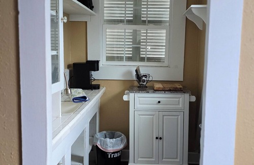 Aransas Pass Cottage | GOOD WINE IN A SMALL BOAT ,THEY SAID! PEACEFULL RETREAT!n