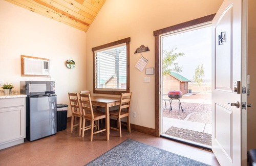 Apple Valley Cabin | Gooseberry Lodges