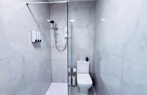 Pudsey Apartment | Gorgeous 1 bed flat, Sleeps 4, free Parking, Pet friendly, Pudsey, Leeds