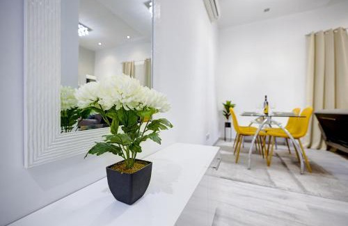 Tower Road Apartment | Gorgeous 1BR Apartment steps to the Promenade