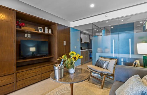Las Glorias Apartment | Gorgeous 1BR with Pools & Sea Views