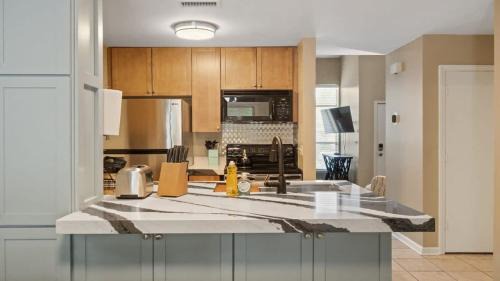 Cameron Wood House | Gorgeous 2 BR near Carowinds - Patio - Pool