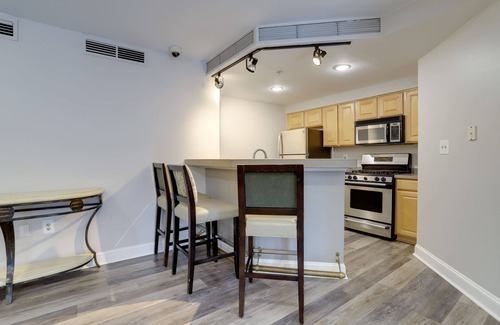 Ballston Apartment | Gorgeous 2 Condo Ballston place w-GYM