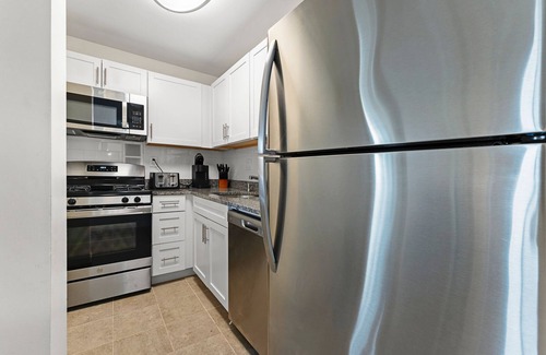 North Brookline Apartment | Gorgeous 2BR Next to BU 9764
