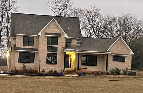 Shannon House | Gorgeous 3-bed, 3.5 bath on 32 acres of beautiful farmland, Shannon, MS. WiFi.
