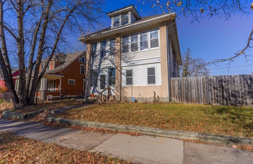 Payne - Phalen Apartment | Gorgeous 3 bedroom getaway 5 minutes from downtown St.Paul
