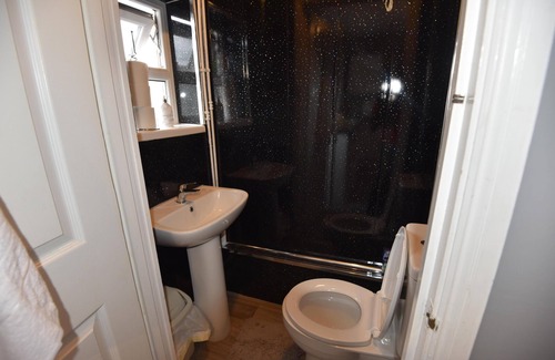 Tremorfa House | Gorgeous 3 Bedroom House Near Cardiff City Center
