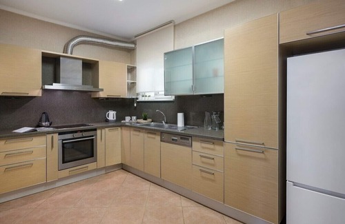 Bebek Apartment | Gorgeous 4 bed, 1.5 bathroom bright high ceiling home in the heart of Bebek