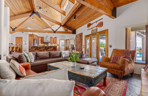 Atascadero House | Gorgeous 5-bedroom, sleeps 12, centrally located, spa, pool, spacious & relaxing
