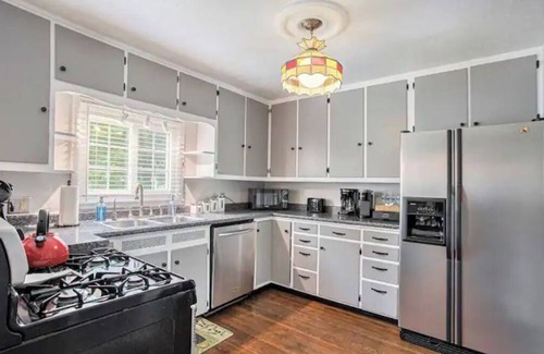 Battle Creek House | Gorgeous 5 bedroom Historic Home in Battle Creek