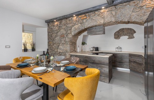 Bregi Apartment | Gorgeous apartment in Bregi with sauna