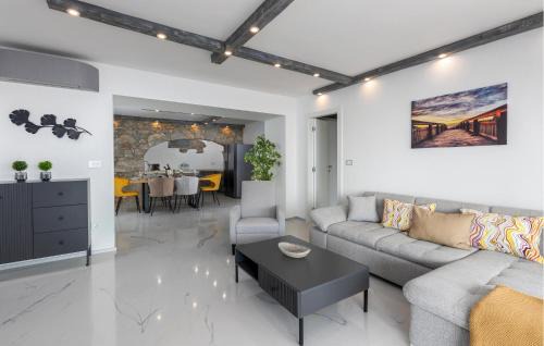 Bregi Apartment | Gorgeous Apartment In Bregi With Sauna