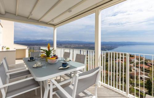 Bregi Apartment | Gorgeous Apartment In Bregi With Wifi