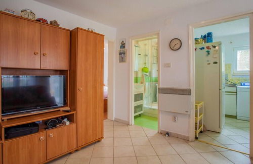 Cres Apartment | Gorgeous apartment in Cres with kitchen