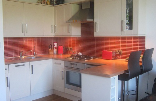Gifford Apartment | Gorgeous Apartment with Stunning Views, Old Town. Family friendly.