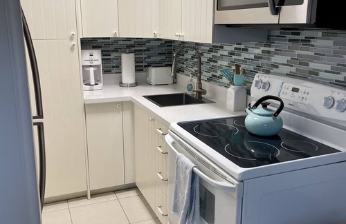 Key Biscayne Condo | Gorgeous Beachy Chic Condo in Key Biscayne, FL